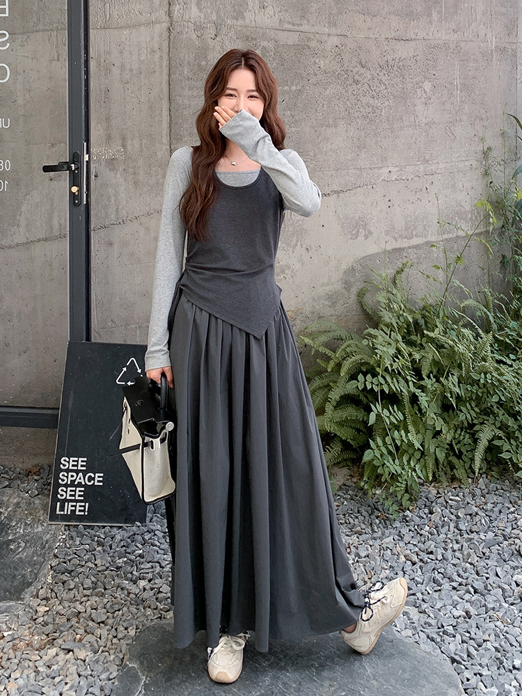 灰色不规则背心套装裙女2025年秋季新款设计感一字肩连衣裙两件套图片
