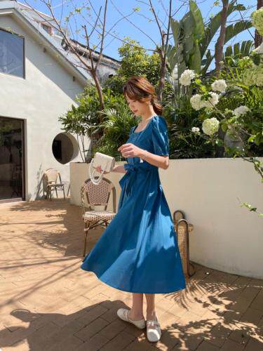 PANDLI流行的小方领才是时髦小方领加上泡泡袖的设，女装，潘大利