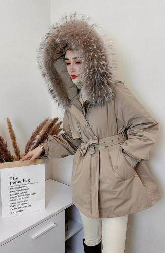 2021冬款新款大毛领配腰带90绒休闲羽绒服，女装羽绒服，红雀纺