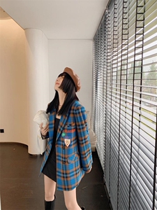 XZ22061 盾牌印花格子西装图片