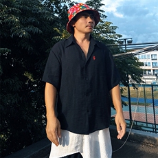 黑色