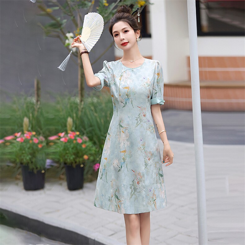 2025新中式旗袍改良女装夏季新款气质显瘦碎花连衣裙中长款裙子,女装连衣裙,美沁