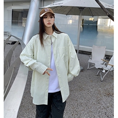 白绿色
