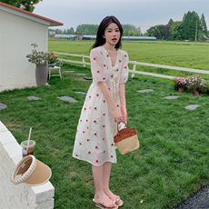 孕妇装夏装大码上衣中长款夏天裙子高级感时尚V领刺绣雪纺连衣裙，女装连衣裙，欣美人