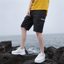 黑色