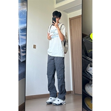灰色