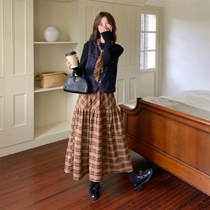 韩系轻熟风御姐牛仔马甲套装女2025春秋超火好看格纹连衣裙两件套，女装运动套装，浙宝285（原212）