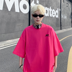 玫红色