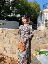 改良旗袍收腰显瘦印花时尚气质高雅修身圆领连衣裙，女装汉服/婚纱/旗袍/礼服，荷塘月色