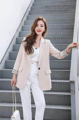 春装大量上新，时尚连衣裙，套装，女装连衣裙，多莱娜