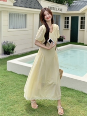 法式蕾丝花边浅黄色连衣裙女夏2025新款小个子显瘦爆款巨好看裙子，女装连衣裙，蝶眷