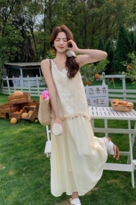法式蕾丝刺绣米白色无袖亮片拼接连衣裙女2025夏季新款设计感长裙，女装连衣裙，莘蕾