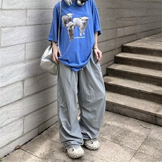 灰色