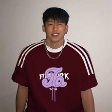 酒红色