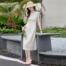 新中式连衣裙2025夏天新款巨好看的绝美减龄白色无袖改良旗袍裙子，女装连衣裙，乐吉娜