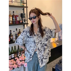 大码胖妹妹短袖衬衫女夏季新款设计感小众衬衣外套港风碎花上衣潮