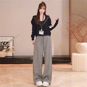 网红时尚休闲套装女秋季款连帽短款卫衣内搭黑色背心阔腿裤三件套