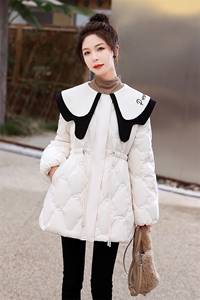 秋冬季短款轻薄羽绒服女2022年新款女装韩版白鸭绒服女士时尚图片