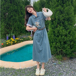 新中式国风牛仔连衣裙女2025年夏季新款高级感刺绣气质收腰衬衫裙图片
