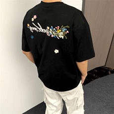 黑色