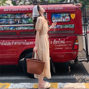 刺绣收腰橘色连衣裙女夏2025新款收腰显瘦气质绝美流行多巴胺长裙图片