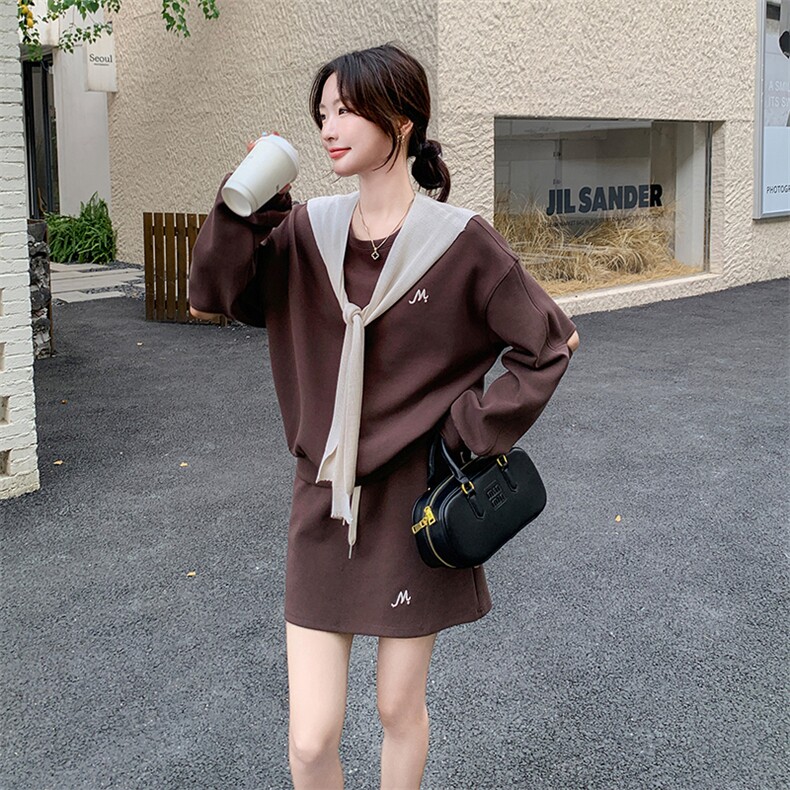 美拉德穿搭咖色卫衣裙套装女秋2024新款休闲慵懒松弛带披肩两件套,女装套装/套裙,2C095