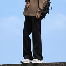 黑色