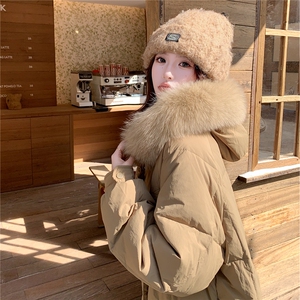 水衣源8822长款连帽狐狸毛领宽松阔版加厚保暖羽绒服女图片