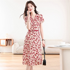 法式复古红碎花连衣裙夏季V领泡泡袖收腰系带显瘦温柔风中长裙，女装连衣裙，艾米