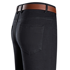 黑色