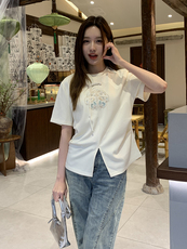 时尚开叉刺绣T恤修身显瘦短袖上衣，女装T恤，鑫慧