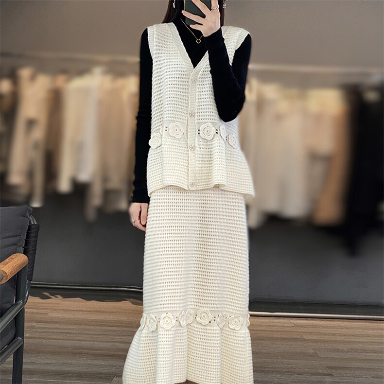 秋冬季新款女时尚百搭显瘦镂空花朵时尚气质两件套，女装套装/套裙，江南羊绒