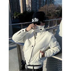 乳白色