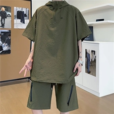 军绿色套装