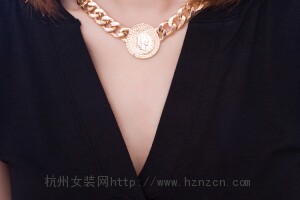 时尚修身显瘦黑色短袖T恤女夏季新款百搭打底衫上衣图片