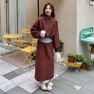 安可拉红工装套装裙女春秋两件套高级感减龄一整套ootd穿搭酷飒图片