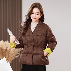 2025冬装新款90白鸭绒新中式盘扣V领羽绒服外套，女装羽绒服，雪樱依海