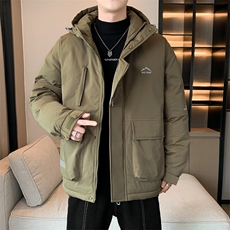 苔绿色