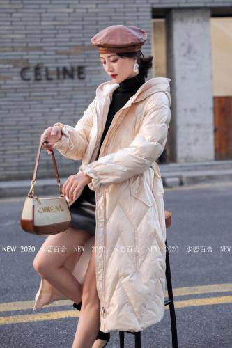 时尚修身版长款羽绒服90绒，女装羽绒服，水恋百合