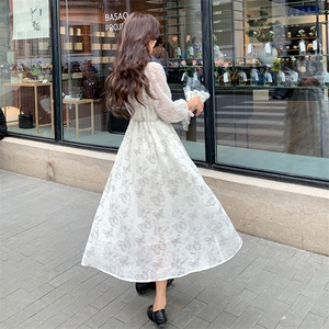 法式V领碎花连衣裙女2025春夏新款高腰显瘦惊艳绝美茶歇裙长裙子图片