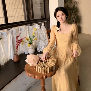 2025春季新款优雅温柔风长裙女法式田园风森系超仙方领收腰连衣裙图片