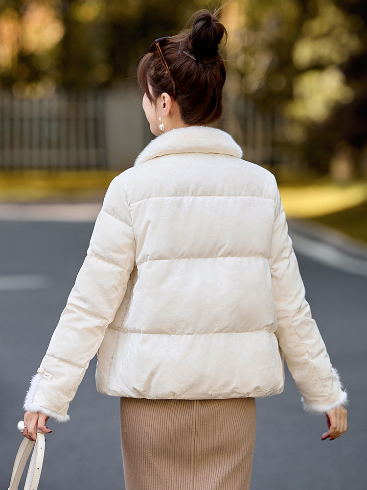 水貂毛拼接国风刺绣羽绒服女2025冬季新款粉色气质白鸭绒短款外套,女装羽绒服,沁沁公主