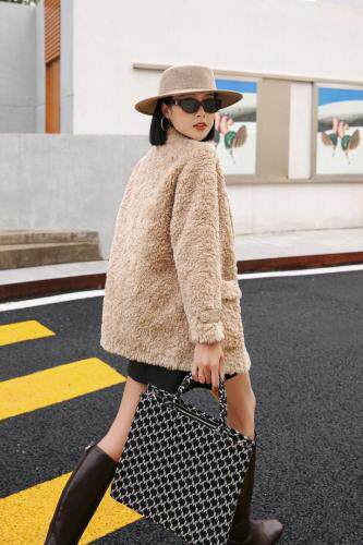 现货皮毛一体，女装，斯瑞威