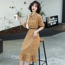 2021春季新款潮流时尚舒适显瘦蝴蝶结领碎花连衣裙，女装连衣裙，冬木谷雨
