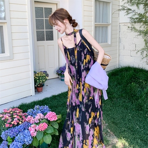 温柔系穿搭印花连衣裙套装女夏新款设计感度假风马甲吊带裙两件套图片