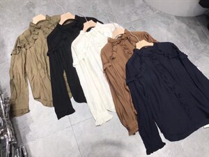 压邹木耳边图片