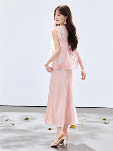 夏季新款现货！2026温柔风洋气重工刺绣花朵款马甲+珍珠吊带长裙图片
