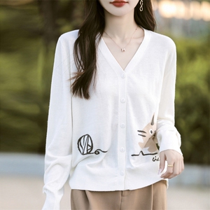 2025早秋V领针织开衫女休闲刺绣长袖毛衣外套时尚别致外搭上衣新图片