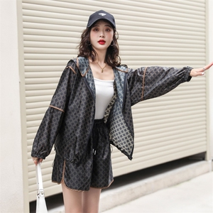 2024夏季网红炸街套装女防晒外套+高腰短裤辣妹休闲/淑女图片
