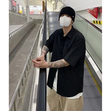 黑色